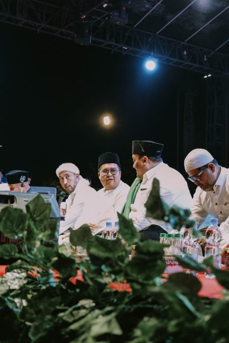 Pemkab Kukar Bersholawat Hadirkan Habib Syech