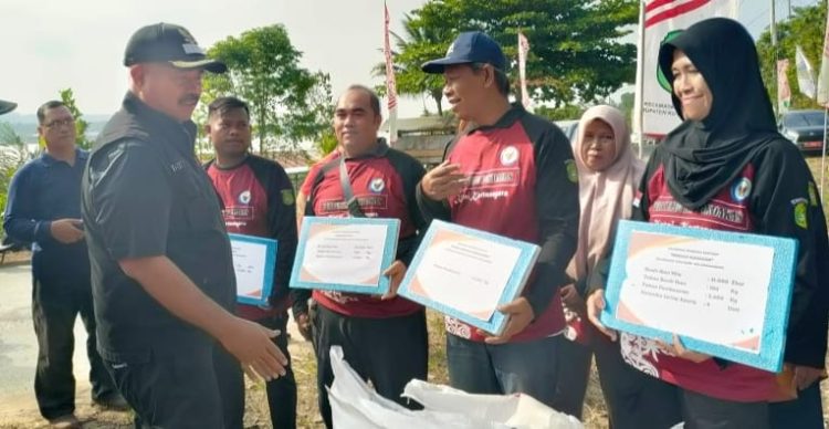Nelayan Mangkurawang dan Loa Tebu Dapat Bantuan Dari  Bupati Kutai Kartanegara