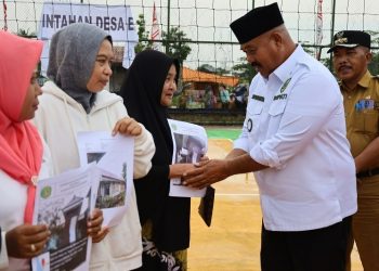 Pengentasan Kemiskinan Bupati Kukar Lakukan bedah Rumah Bagi Warga Pra Sejahtra