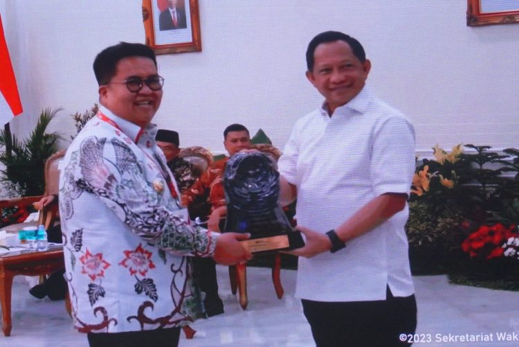 Pemkab Kukar Raih Penghargaan Jaminan Sosial Ketenagakerjaan