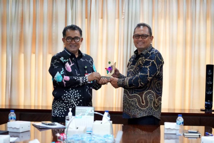 Pj Gubernur Kaltim Terima Dari SKK Migas dan KKKS, Bahasa Potensi Minyak Gas Bumi di Kaltim