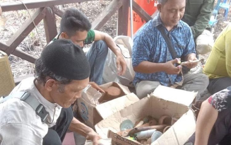 Dinas Perkebunan Kaltim Gelar Pelatihan Pengolahan Limbah Batok Kelapa Bagi Petani di PPU