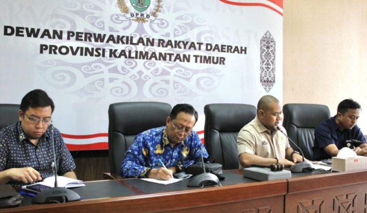 Puluhan Pekerja Datangi DPRD Kaltim Keluhkan Pembayaran Upah Lembur