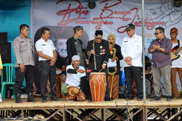 Plt Asisten III Hadiri Pembukaan Erau Pelas Benua Pemarangan Jembayan