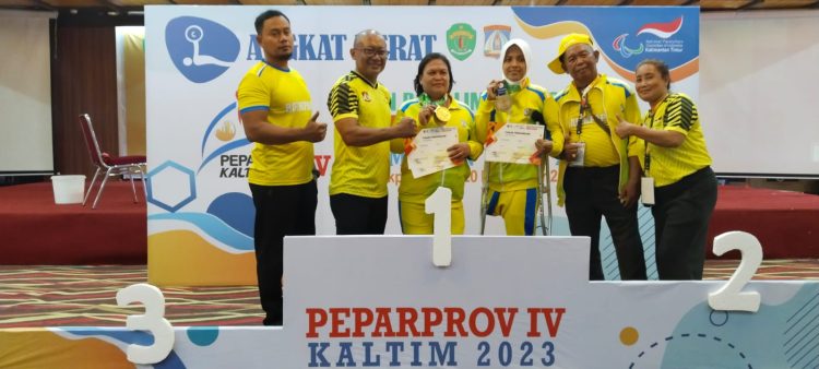 Atlet Para Angkat Besi Siti Yurah, Raih 2 Emas Untuk Kelas 79 Kg di Pekan Paralympic Provinsi IV Kalimantan Timur Tahun 2023