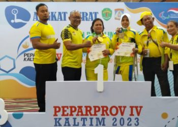 Atlet Para Angkat Besi Siti Yurah, Raih 2 Emas Untuk Kelas 79 Kg di Pekan Paralympic Provinsi IV Kalimantan Timur Tahun 2023