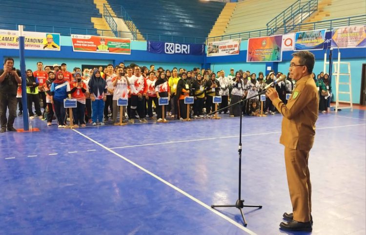 Bupati Ardiansyah saat membuka Porseni PGRI Kutim tahun 2023