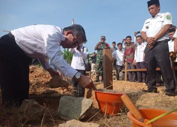 Bupati Kutim Resmikan Pembangunan Kantor Desa Segoi Makmur