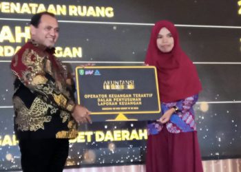 Pemkab Kutim Beri Penghargaan Peraih Akuntansi Award 2023
