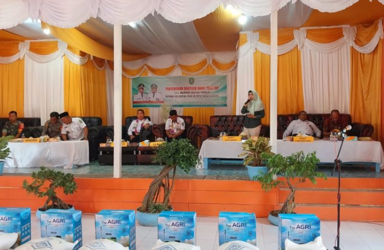 Pemkab Kutim Salurkan Bantuan Altan ke Petani Tanah Abang