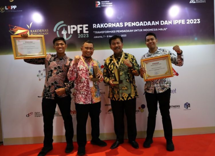 Pemkab Kukar Raih Dua Penghargaan Dari Menteri Koperasi dan UKM