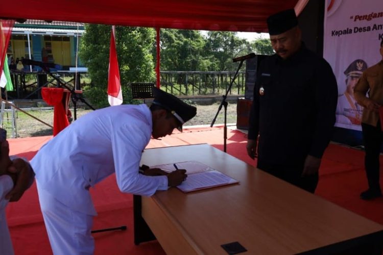 Pesan Bupati Kades yang Baru Harus Fokus Bekerja