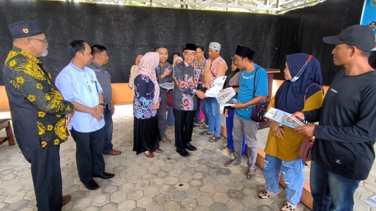 Bupati Kutim Serahkan Ratusan Dokumen Adminduk Capil 116 Pasutri Jadi Sasaran