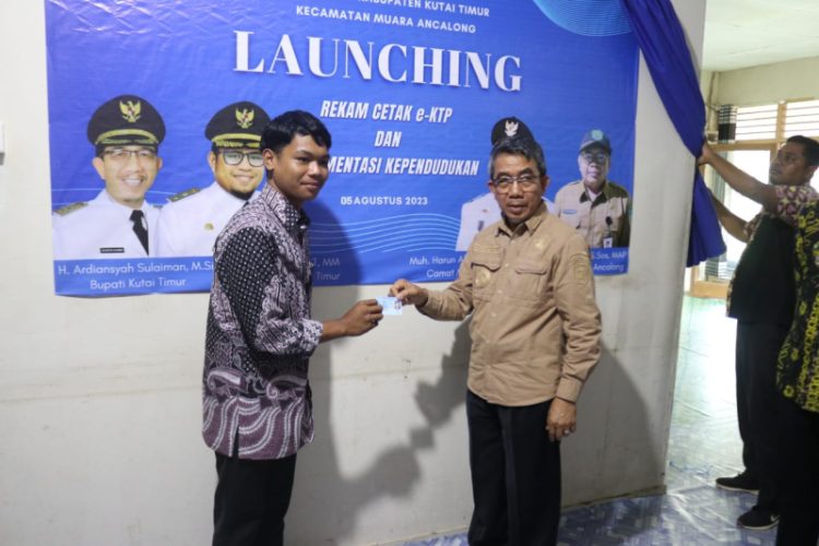 Tak Perlu ke Sangatta, Warga Muara Ancalong Dapat Buat KTP-El di Kantor Kecamatan