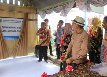 Bupati Ardiansyah Sulaiman Meresmikan TK Negeri 3 Muara Ancalong