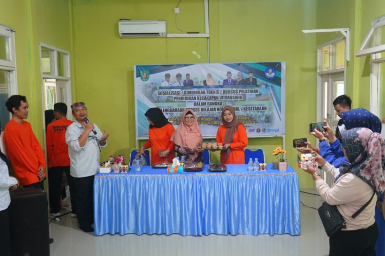 Bunda PAUD Kutim Siti Robiah Ardiansyah Buka Pelatihan Keterampilan Wirausaha