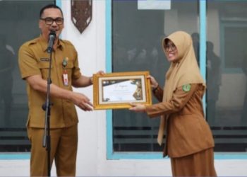 Awal Tahun 2024 Diskominfo Kaltim Beri Penghargaan Kepada PNS dan Non PNS