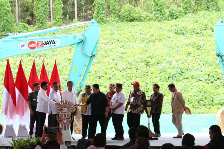 Presiden Joko Widodo Resmikan  Pembangunan Kantor OIKN di Kawasan Titik Nol IKN.