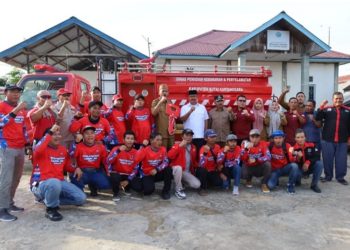 Bupati Kukar Serahkan Satu Unit Mobil Pemadam Kebakaran