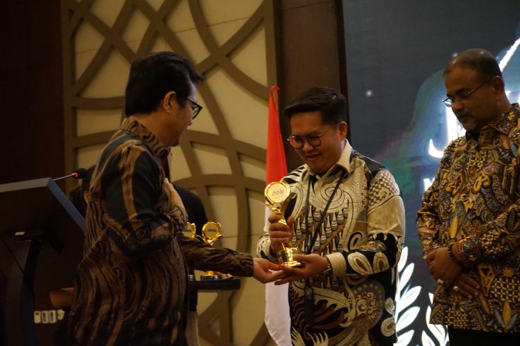 Raih Penghargaan JMSI Award, Wabup Kukar Rendi Solihin Gaungkan UMKM Sebagai Motor Ekonomi Lokal