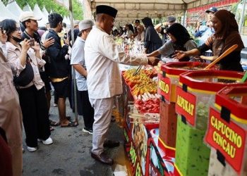 Bupati Kukar Edi Damansyah Resmikan Jajanan Pasar Ramdhan