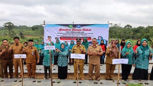 Tim Penggerak PKK Kukar Gelar Tanam Cabai