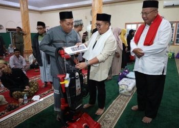 Wabup Kukar Sahur Masyarakat Marangkayu, Beri Bantuan Sembako dan Alat Beribadah