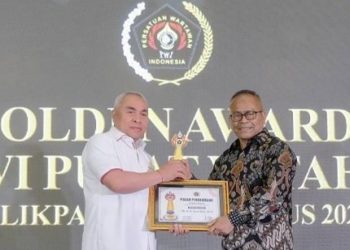 Di Nilai Peduli Olahraga Gubernur dan Wali Kota Samarinda Menerima penghargaan Anugerah Siwo Golden Award  2023