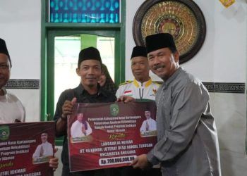 Sekda Kukar Safari Ramdhan di Kec Anggana   Bantu Perlengkapan Ibadah dan Sembako
