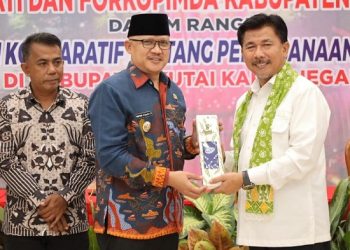 Sekda Kukar Terima Kunjungan Pj Bupati Belitung Yuspian Berkaitan Program Komite Ekonomi Kreatif  di Kukar.