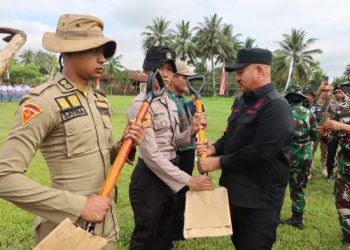 Bupati Kukar Lepas Kegiatan Karya Bakti di Bangun Rejo, Kecamatan Tenggarong   