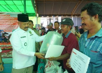 Bupati Kukar Serahkan Bantuan Ternak Kelompok Tani Etam Bestari Desa Karang Tunggal