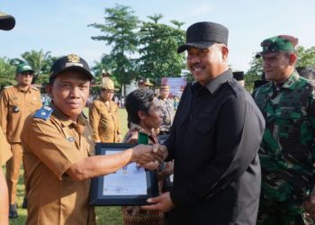 Edy Damansyah  Pimpin Apel Bulan Bakti di Desa Kembang Janggut.   