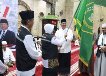 Bupati Kukar Lepas Jamaah Haji Kukar Tahun 2024 M / 1445 H, di Masjid Agung Sultan Aji Muhammad Sulaiman Tenggarong,