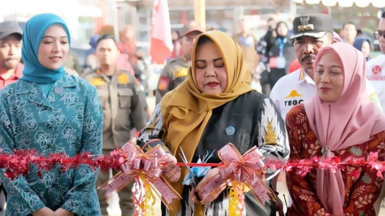 Ketua PKK  Kukar Buka Pameran Dalam Rangka HUT HKB