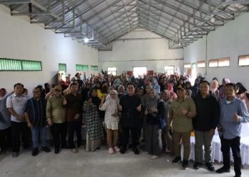 Wabup Kukar Berikan Bantuan Kepada kelompok UMKM di Kecamatan.   