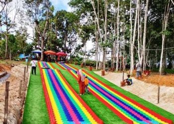 Rainbow Slide Desa Batuah, Tiap Minggu Tembus 700 Wisatawan