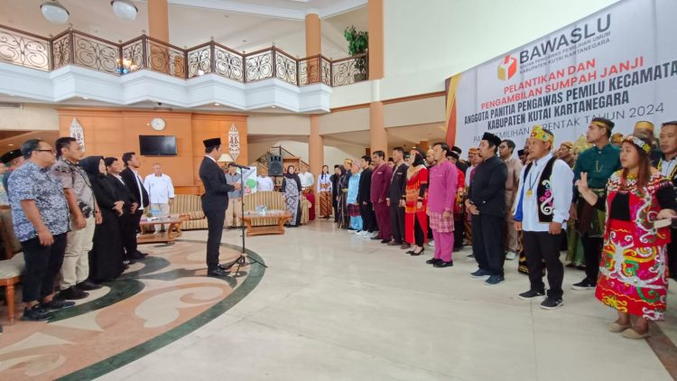 59 Anggota Panwascam dikukuhkan Bawaslu  Kukar