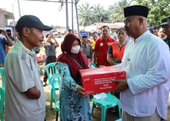 Edi Damansyah Bantu Warga Korban Musibah Kebakaran di Kec.Tenggarong