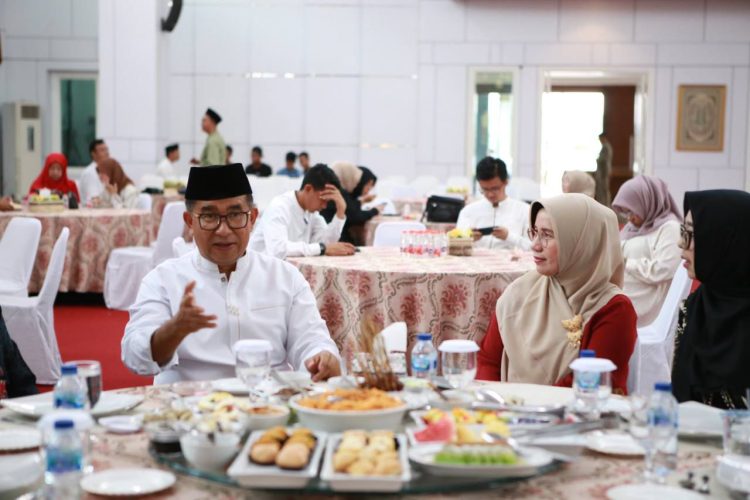 Pj Gubernur Kaltim Rayakan Idul Adha,Berbagi Kebaikan Undang Kepala OPD dan Tokoh Masyarakat.