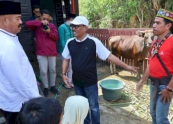 Bupati Kukar Serahkan Hewan Qurban di Langgar Anugerah Cahaya Ilahi Tenggarong