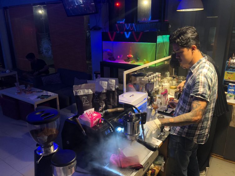 Royal Kafe Hadirkan Konsep Baru, Dengan Mengusung Konsep Cafe & Bar