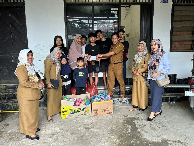 Setwan DPRD Kota Samarinda Berbagi Santunan di Hari Asyura