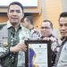 Perangkat Daerah Terbaik, Setwan Terima Penghargaan dari Wali Kota Samarinda
