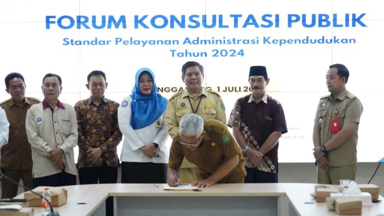 Disdukcapil Kukar Gelar Forum Konsultasi Publik terkait Standar Pelayanan Administrasi Kependudukan Tahun 2024