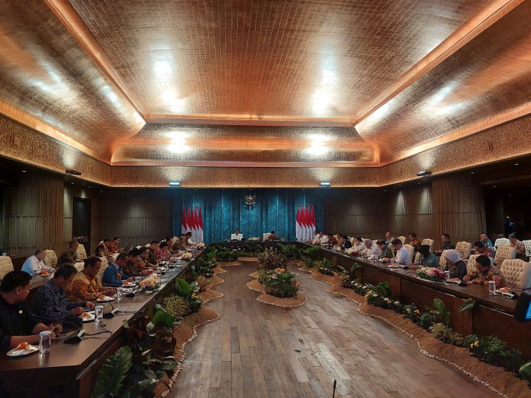 Wapres Hadiri Sidang Kabinet Paripurna Perdana di Istana Garuda IKN