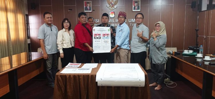 KPU Kaltim Perlihatkan  Desain  Algaka Kepada  Liaison Officer (LO) Paslon