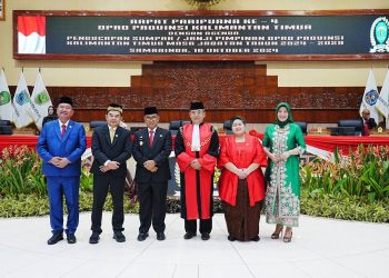 Pj Gubernur Kaltim  Hadiri Pengucapan Sumpah Janji Pimpinan DPRD Kalimantan Timur Masa Jabatan 2024-2029 