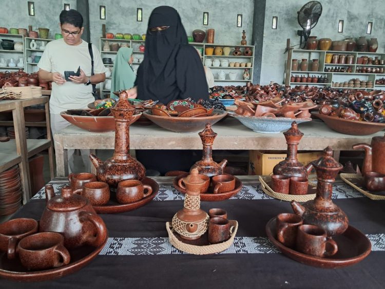 Gerabah Banyumulek: Perjalanan Menuju Kesuksesan Global Bank Indonesia dan Jurnalis Kaltim