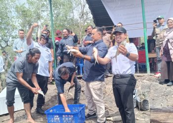 Pj Gubernur Kaltim Panen Perikanan Berkelanjutan di Desa Labangka
